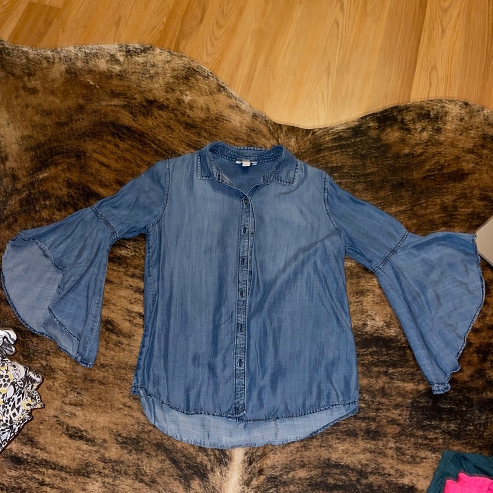 Flare sleeve button down worn once in great condition